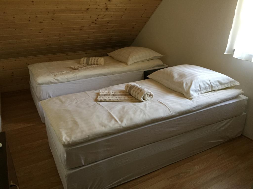 Magyar Golf Club Hotell Kisoroszi Exteriör bild